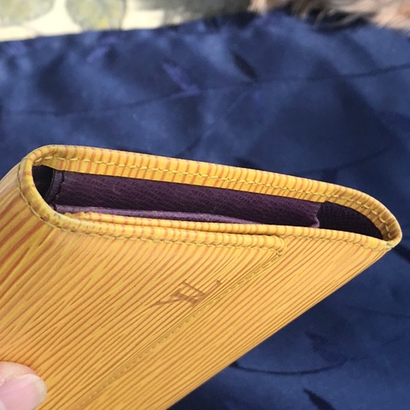 Louis Vuitton EPI Leather Wallet Firm already discounted - Picture 6 of 16
